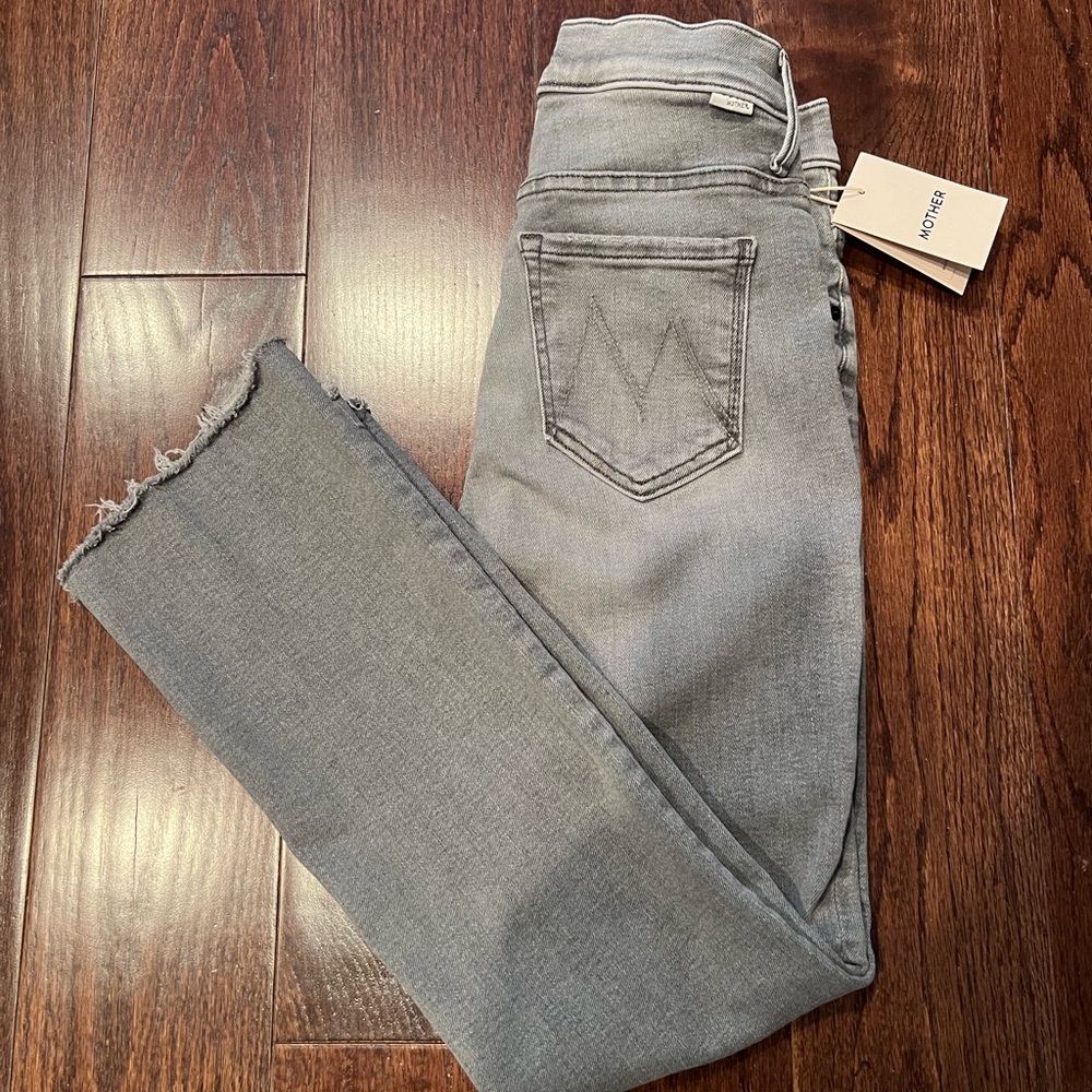 🌟NWT Mother insider crop fray jeans